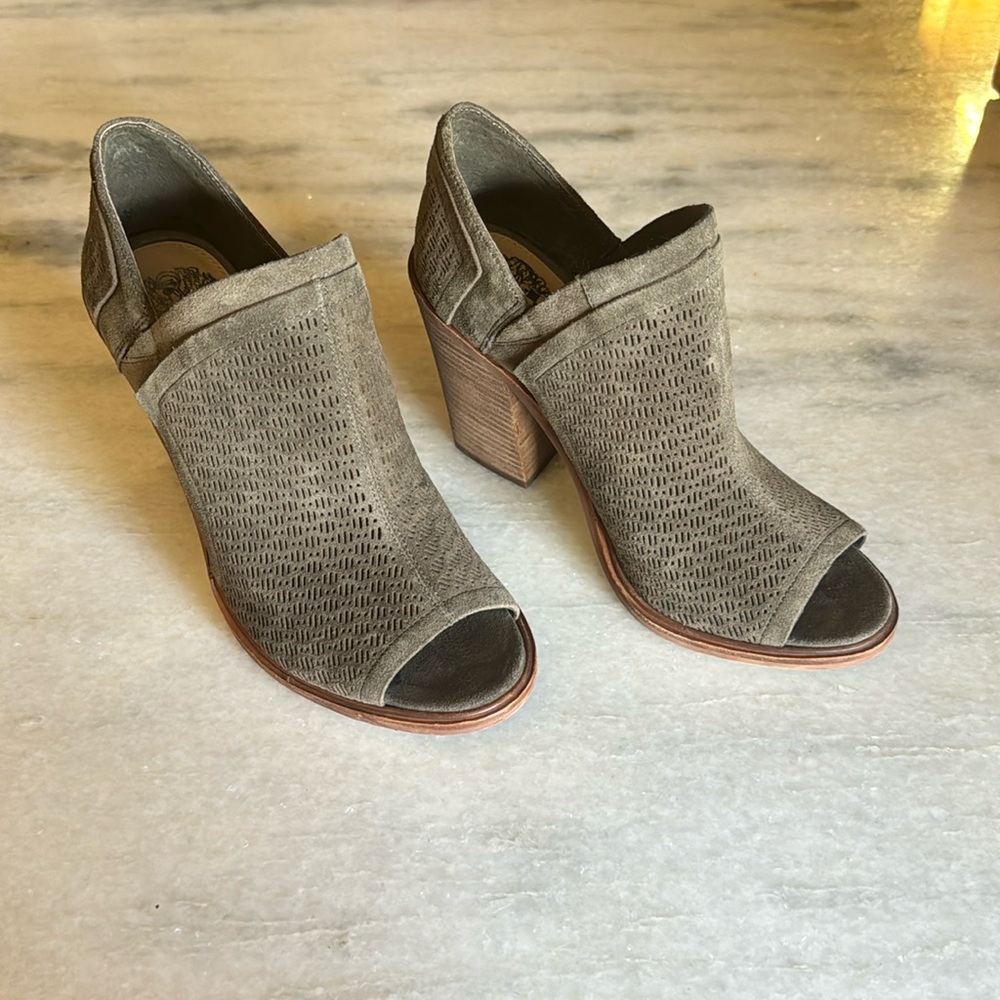 Vince Camuto Heels size 6.5
